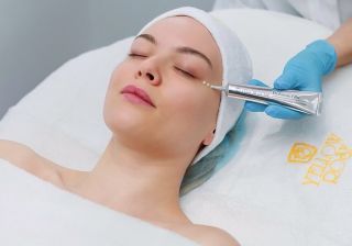 HYALURONIC FILLER 💛 okamžitá koncentrovaná výplň vrásek Vysoce účinné koncentrované sérum s 💛kyselinou Hyaluronovou,...